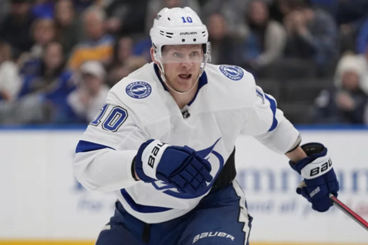 Blackhawks acquire Corey Perry from Lightning, adding more experience to Bedard-led rebuild