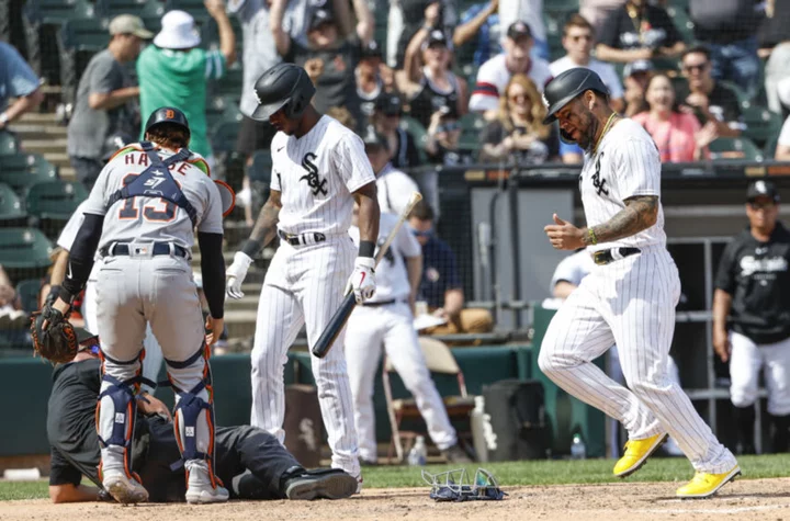 Ump show: White Sox walk it off as home plate umpire takes a spill