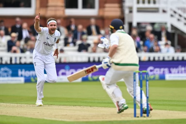 England's 'almost perfect' start delights Broad