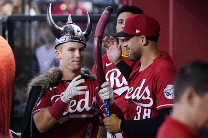 Reds score go-ahead run on 11th-inning balk, capping wild 8-7 win over the Diamondbacks