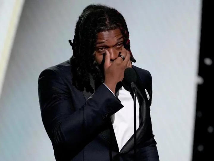 An emotional Damar Hamlin presents the Buffalo Bills training staff that saved his life with an award during the ESPYS