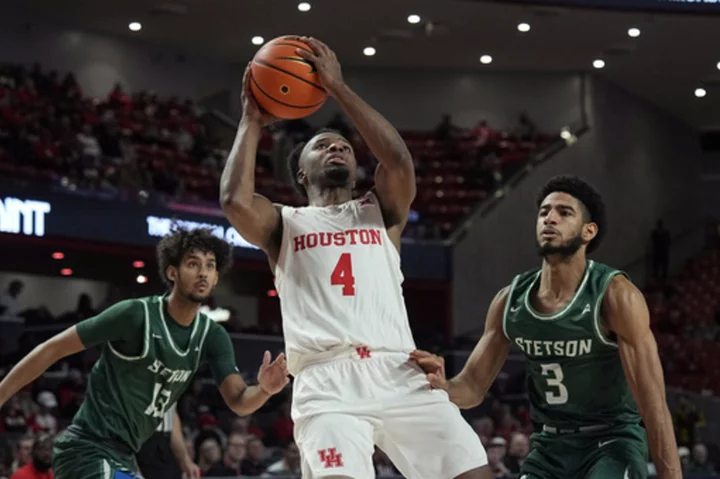 L.J. Cryer scores 21 to lift No. 6 Houston over Stetson 79-48