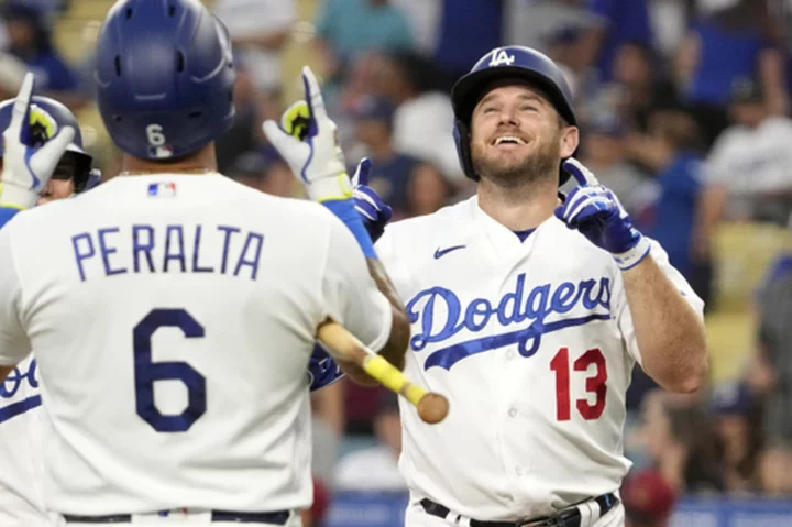 Dodgers hit 4 home runs, including go-ahead drive by Heyward, in 7-4 victory over Diamondbacks