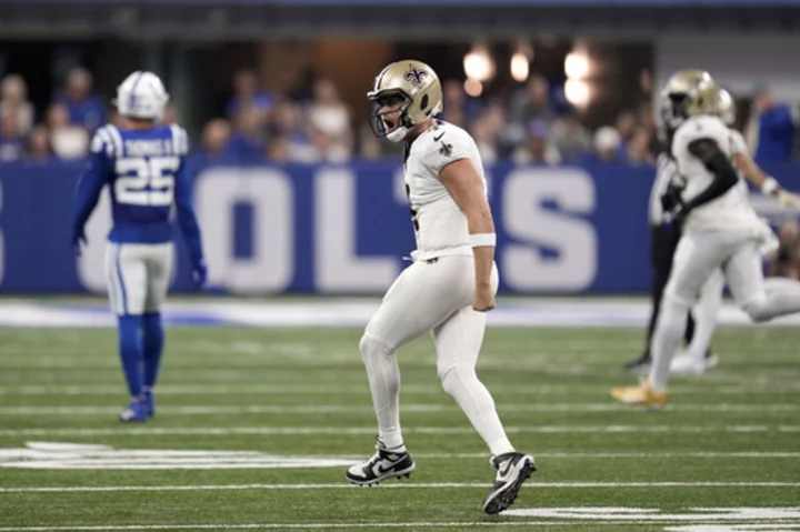 Derek Carr rebounds from a tough week as the Saints beat the Colts 38-27