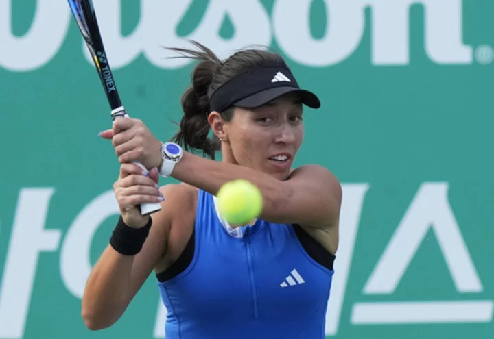 Jessica Pegula beats No. 1 Aryna Sabalenka at the WTA Finals and clinches a spot in the semis