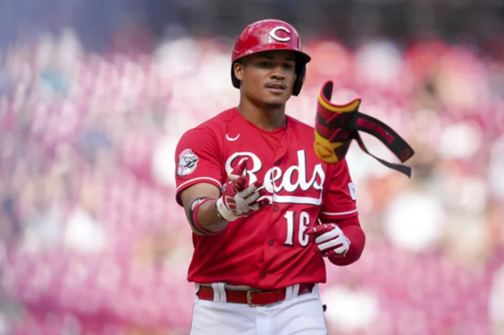 Reds' Marte removed with facial cut after hit by teammate De La Cruz's warmup throw