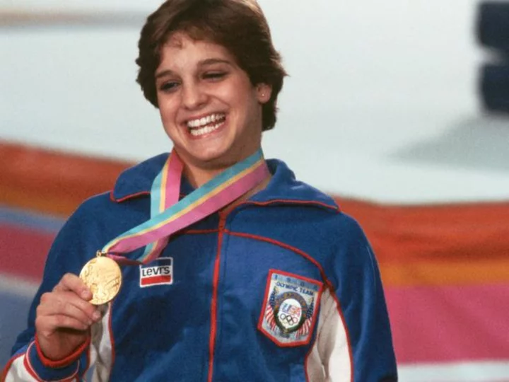 Olympic icon Mary Lou Retton 'fighting for her life,' according to daughter