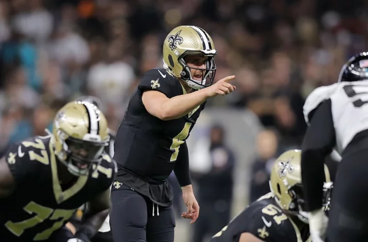 Derek Carr explodes on Chris Olave for giving up on a route as Saints offense continues to sputter