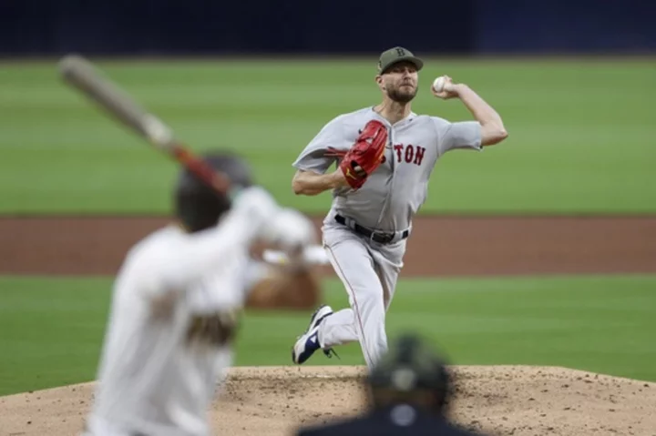 Valdez's 3-run homer, Sale's 7 strong innings carry Red Sox over Padres 4-2