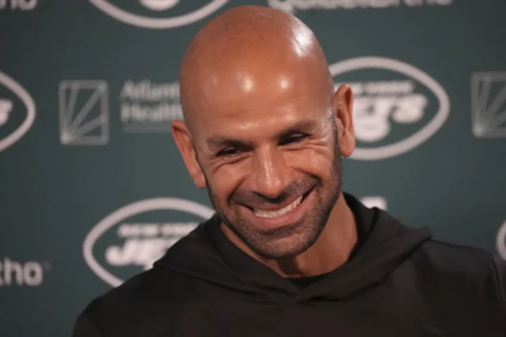 Robert Saleh's consistent approach has been a constant in Jets' season filled with ups and downs