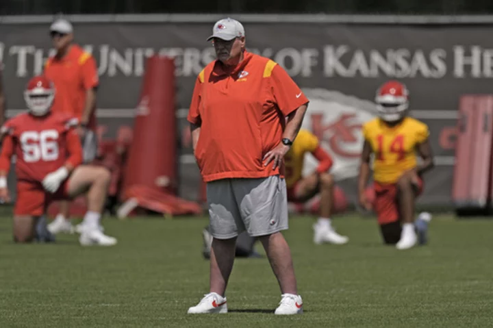 Chiefs rookies get started trying to live up to expectations