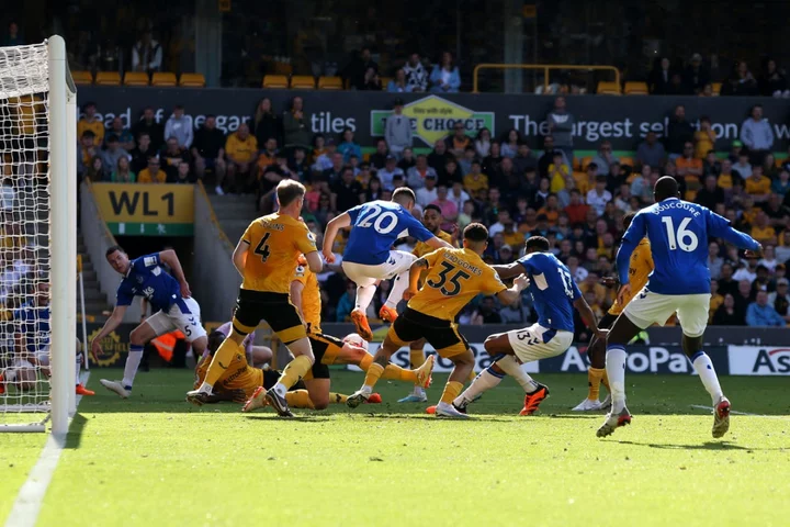 Yerry Mina’s last-gasp equaliser at Wolves gives Everton hope of survival