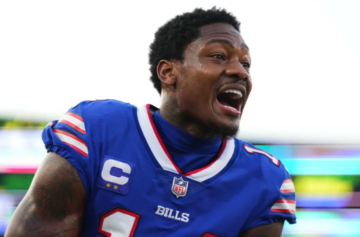 Stefon Diggs smashes a tablet on sideline as Bills offense sputters in London