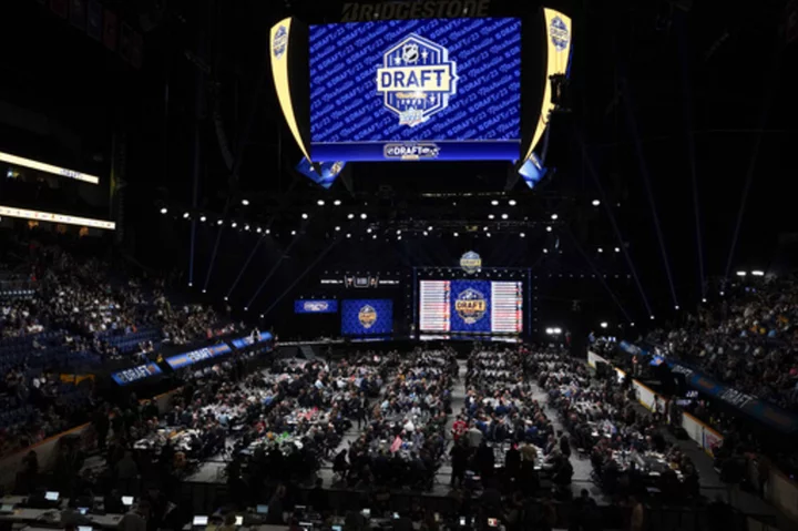 NHL draft wraps up with 11 picks for Chicago, dearth of trades ahead of free agency