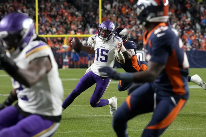 Bears-Vikings game could be a 2-person quarterback scramble with Fields and Dobbs both bound to run