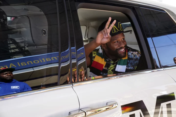 Boxing great Floyd Mayweather Jr. thrills crowd in Zimbabwe during 'Motherland Tour'