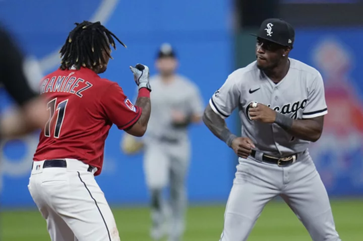 Tim Anderson and José Ramírez exchange punches, 6 ejected in White Sox-Guardians brawl