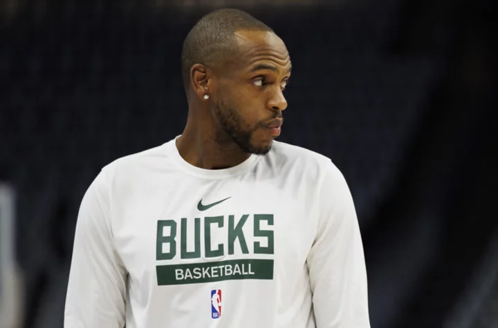 Khris Middleton declines player option to hit free agency
