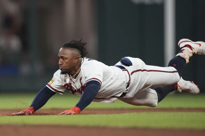 Braves score twice on Suzuki's fielding error, overcome 6-run deficit to beat Cubs