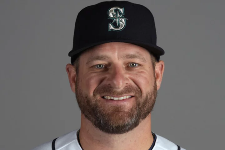 Mariners coach Stephen Vogt to have second interview for Guardians manager's job, AP source says
