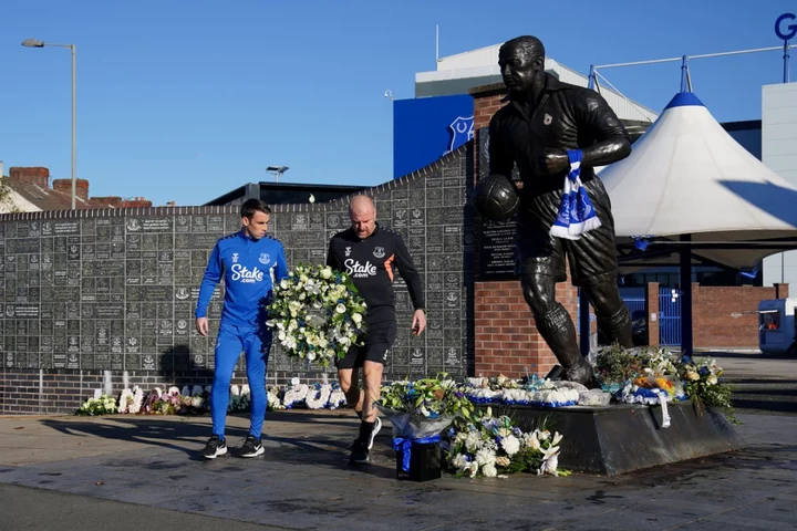 Sean Dyche and Seamus Coleman pay tribute to Everton chairman Bill Kenwright