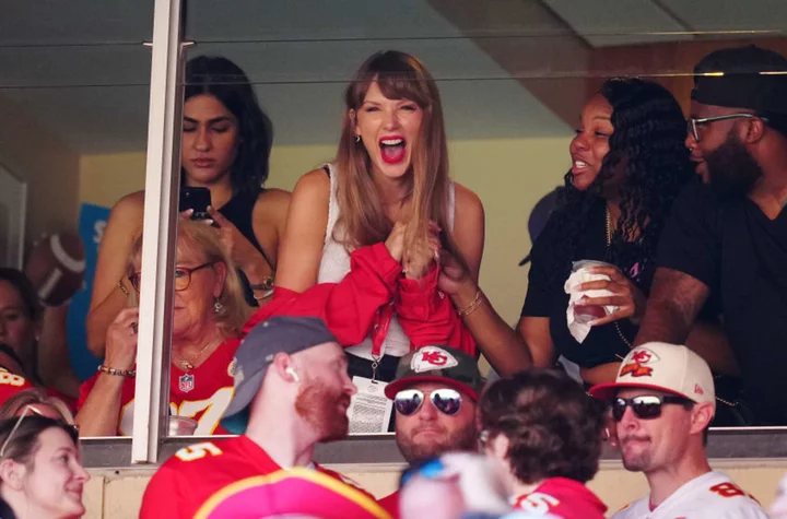 Taylor Swift looked like a true fan with NSFW celebration of Travis Kelce’s touchdown vs. Bears
