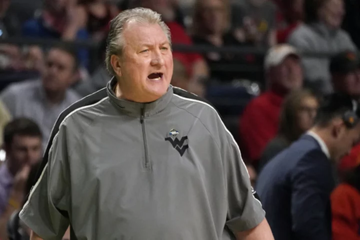 West Virginia's Huggins agrees to $1M pay cut, 3-game suspension for homophobic slur