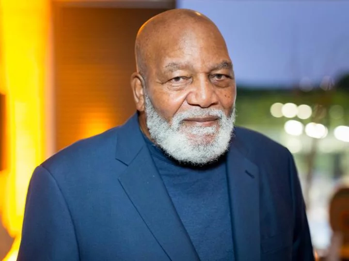 Jim Brown, legendary NFL running back who left the game to become an activist and actor, has died at age 87