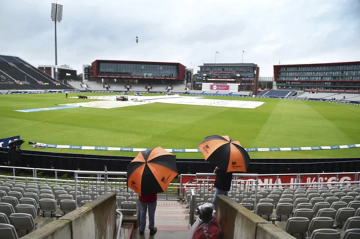 Rain delays start in 4th Ashes test, prospects gloomy for rest of day