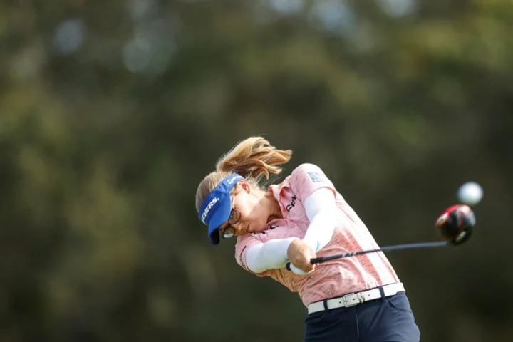 Canada's Henderson seizes lead at LPGA Annika event