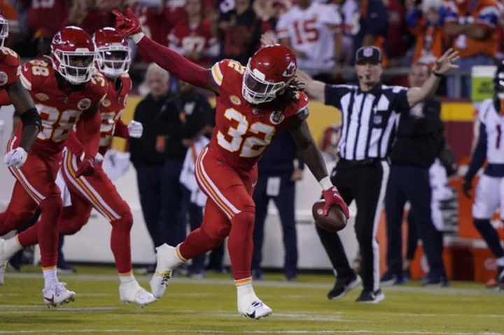 Chiefs defense dominant while Mahomes and the offense goes through 'growing pains'