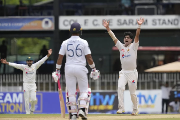 Sri Lanka in trouble after electing to bat first against Pakistan in second test