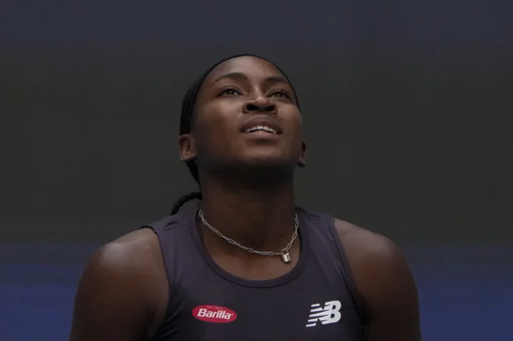 Iga Swiatek beats Coco Gauff at the WTA Finals. Gauff double-faulted 4 times in 1 game