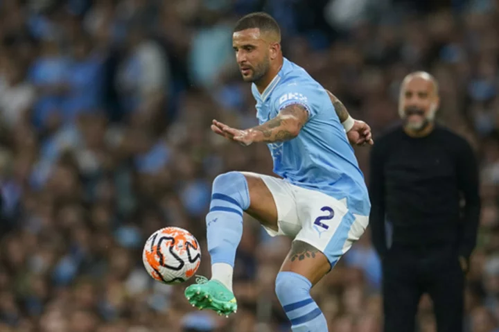 Kyle Walker extends Man City contract until 2026