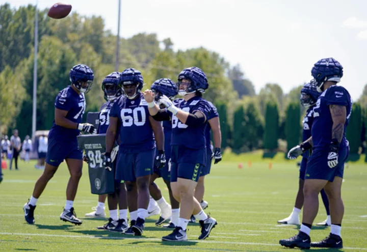 One of the few competitions in Seahawks camp has Evan Brown leading race to become starting center