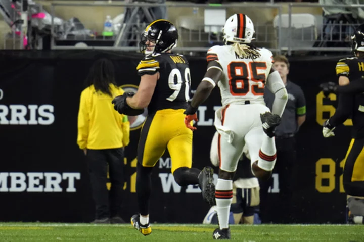 Watt's fumble return TD gives Steelers win over Browns, who lose Chubb to knee injury