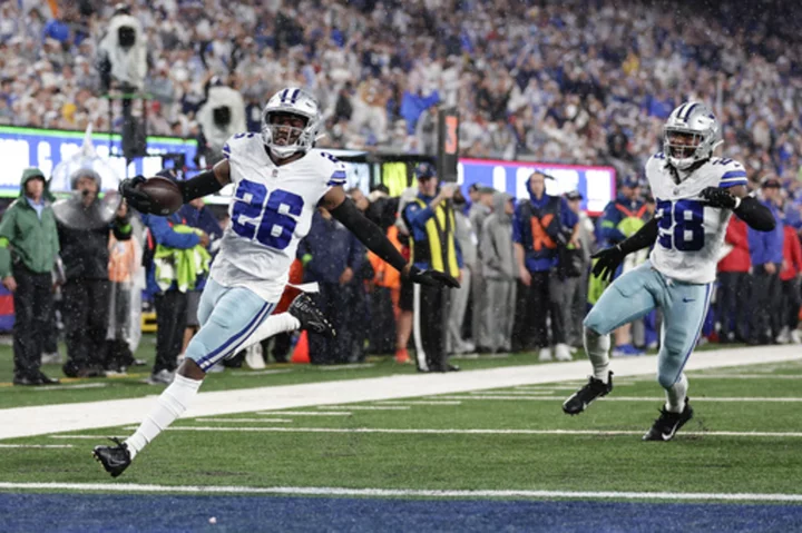 Cowboys rip error-prone Giants 40-0 for worst shutout loss in the series between NFC East rivals