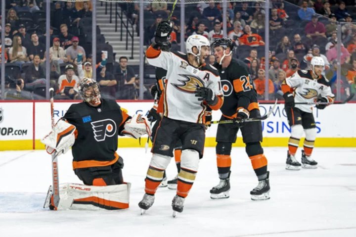 Vatrano's 5th career hat trick leads Ducks past Flyers, 7-4