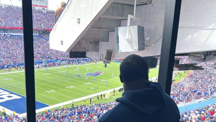 Buffalo Bills Giving Takeo Spikes an Obstructed View Is the Ultimate Tribute