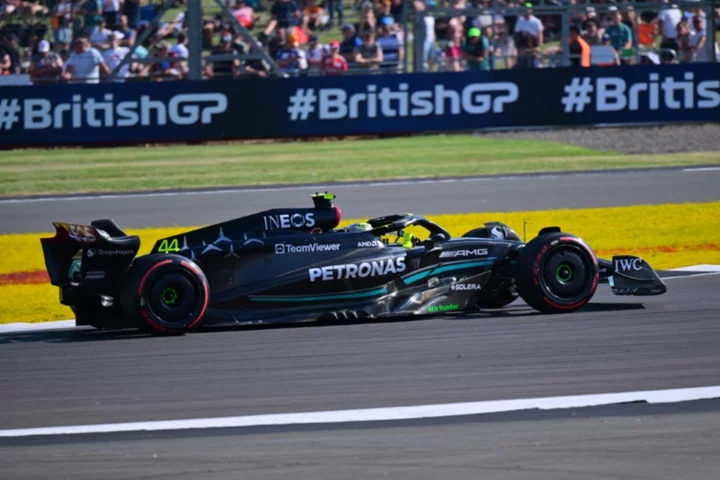 Hamilton stays upbeat despite poor Mercedes form