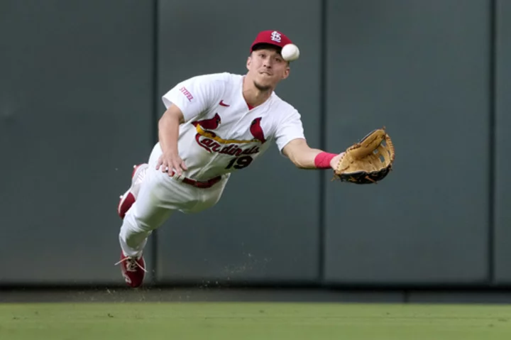 Cardinals place Edman on IL with wrist inflammation and recall rookie Fermín