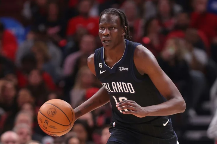 Suns deal guard Payne to Spurs and land Bol: reports