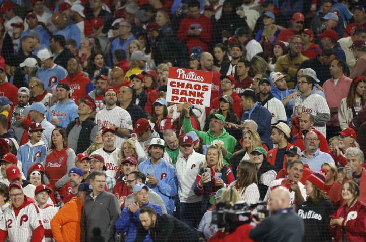 Psychological fanfare: Phillies fans ensure empty Chase Field by any means necessary