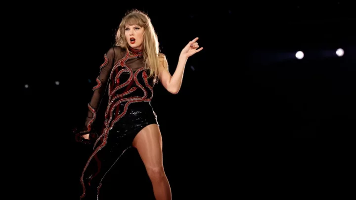 Roundup: Taylor Swift Bringing Eras Tour to Big Screen; Utah Trounces Florida; Barstool Sports Begins Layoffs