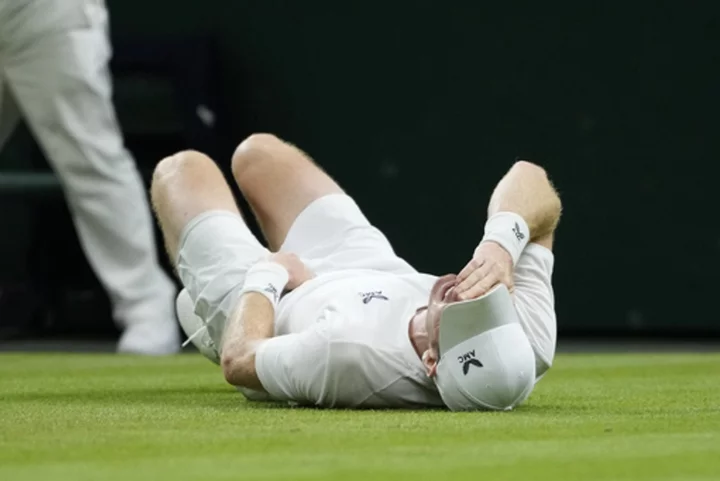 Wimbledon finally finished the first round 2 days later than planned. Murray-Tsitsipas halted