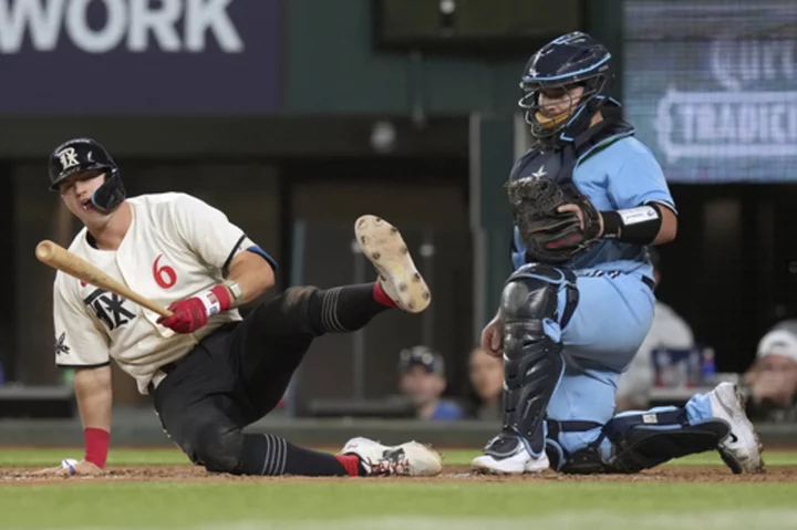 Alejandro Kirk put on injured list by Blue Jays with cut on hand