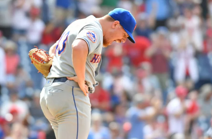 Watch: Fed-up Mets fan abandons home plate seat as lead over Phillies evaporates