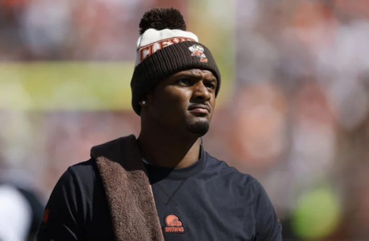 Browns said Deshaun Watson was medically cleared to play with bruised shoulder; QB made call to sit