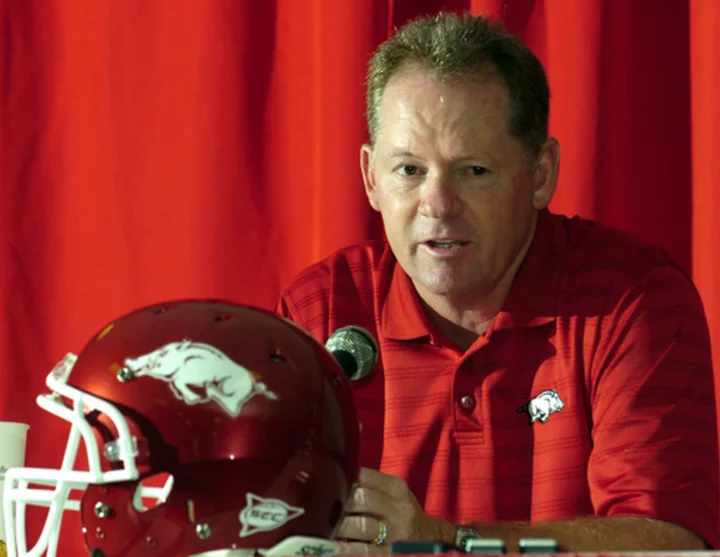 A dozen years after scandal, Bobby Petrino beloved at Arkansas as he rejoins team to run offense