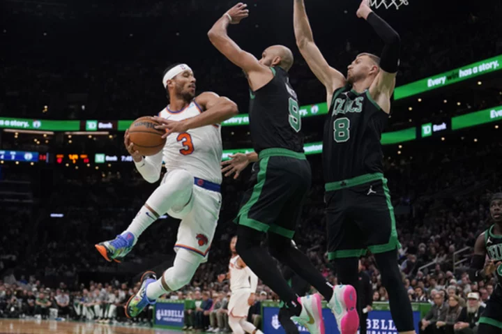 Tatum scores 35, 17 in the fourth, to lead the Celtics to a 114-98 win over the Knicks